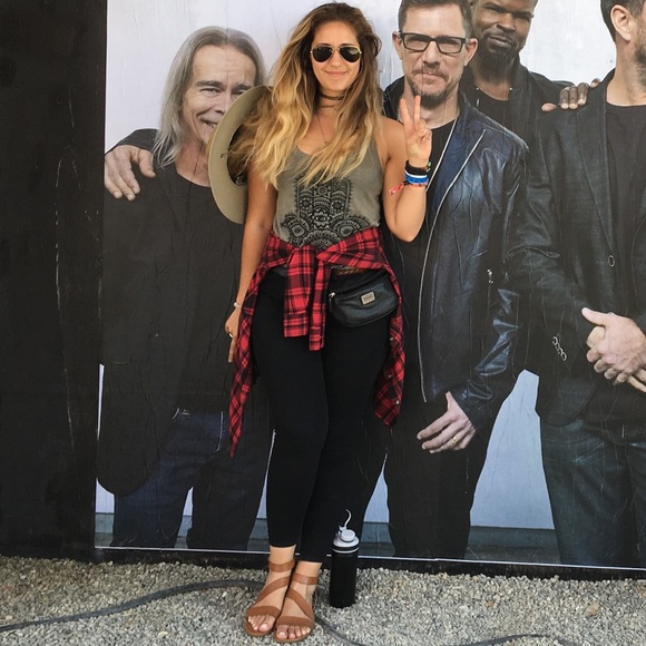 Meet your Posher, Gina - Picture 1 of 1